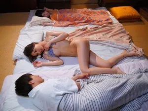 Tăng ca khuya quá, tôi ngủ nhờ nhà đồng nghiệp nữ làm chung công ty làm cùng công ty