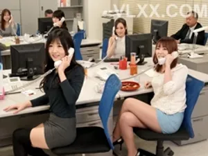 Tôi chỉ muốn ngủ nhờ nhà em thư ký thôi, nhưng em ấy cứ…
