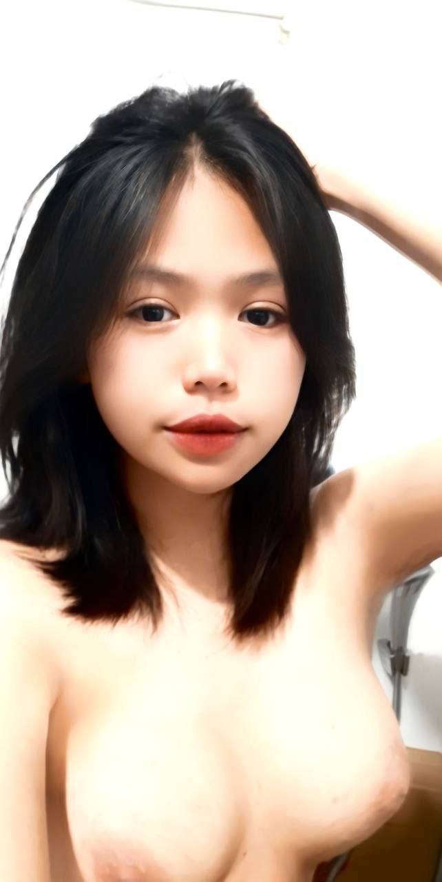 28 mông của cô gái trẻ đầy nước dâm dục